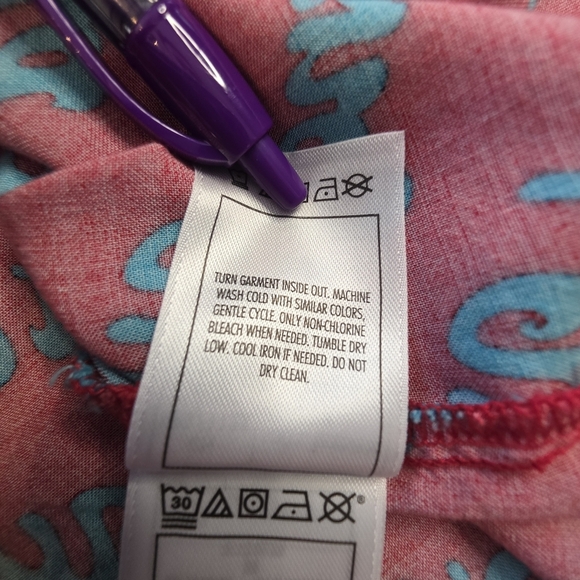 Disney Parks Walt Disney World Shirt XXL Red All Over Print Button Front Rayon - Picture 6 of 7